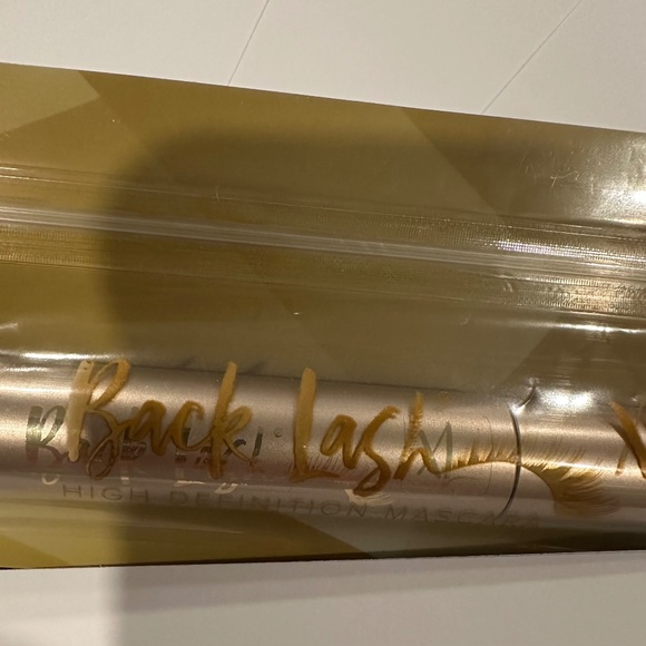 Belle Beauty Backlash XL Tubing Mascara - Color: Black - Picture 3 of 9